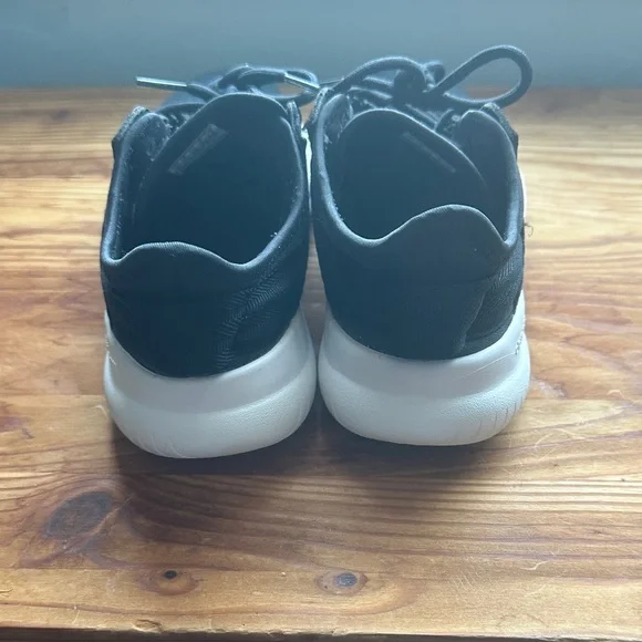 Adidas Womens Black and White Sneakers Cloud foam Size8 - Picture 3 of 5